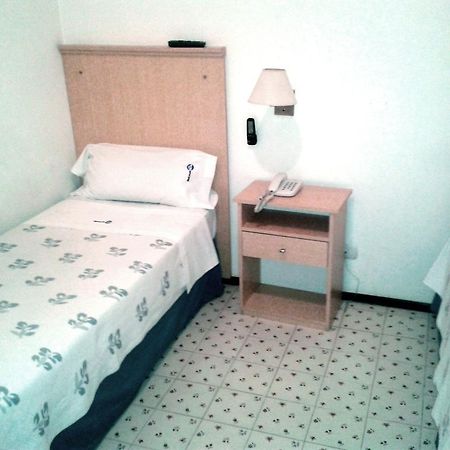 Mari Plaza Hotel Buenos Aires Luaran gambar